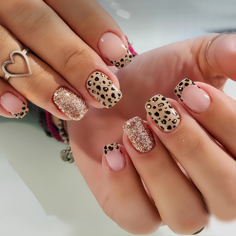 Nail Art Gliter - 女性・女の子向けのショート・ロング・フェイクネイル、ファッション、レオパード柄、黒・紫・青、光沢またはグリッター、シャイニー、フレンチチップ、プレスオン、つけ爪