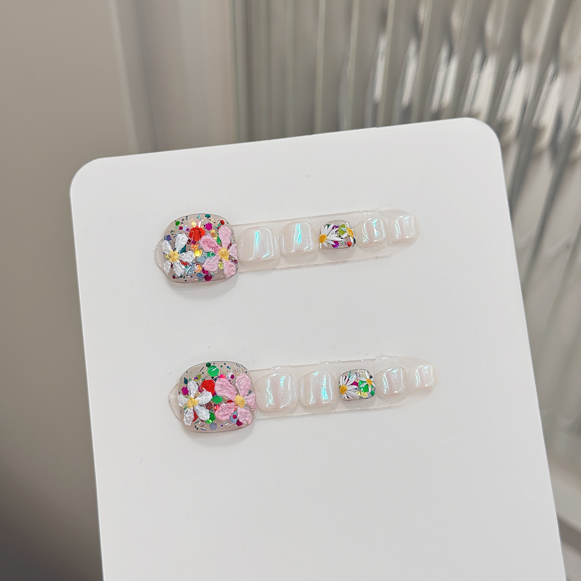 Nail Art Gliter - 12 個手作りプレス足の爪カラフルな花光沢のあるスパンコールデザイン偽足の爪ウェアラブル夏オーロラ偽足の爪