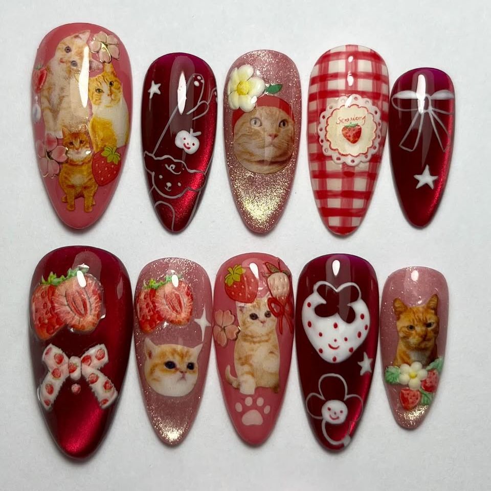 Nail Art Cat Eye - 24枚入り ストロベリーキャッツアイ つけ爪 日本風ヴィンテージスタイル アーモンド型付け爪 可愛い猫のリボン柄