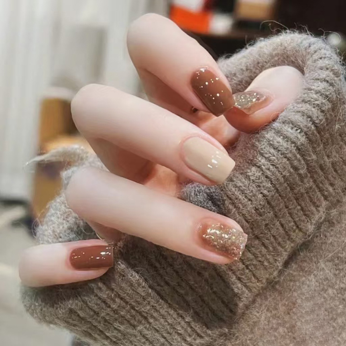 24 個キャラメルブラウンオンブルグリッタースティックオンネ - Nail Art Ombre Glitter のレビューと価格