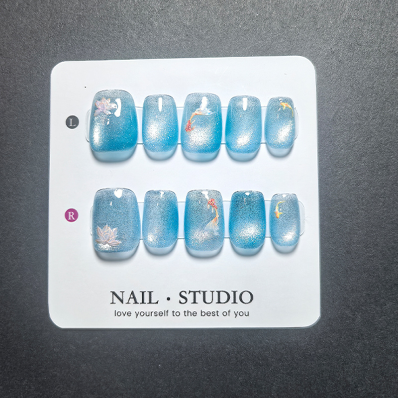 キャットアイプレスオンネイル 10個入り、チェリーゴールドフ - Nail Art Cat Eye のレビューと価格