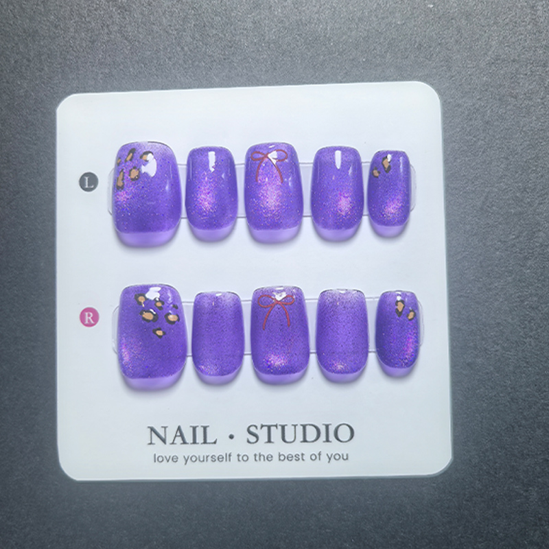 キャットアイプレスオンネイル 10個入り、チェリーゴールドフ - Nail Art Cat Eye のレビューと価格