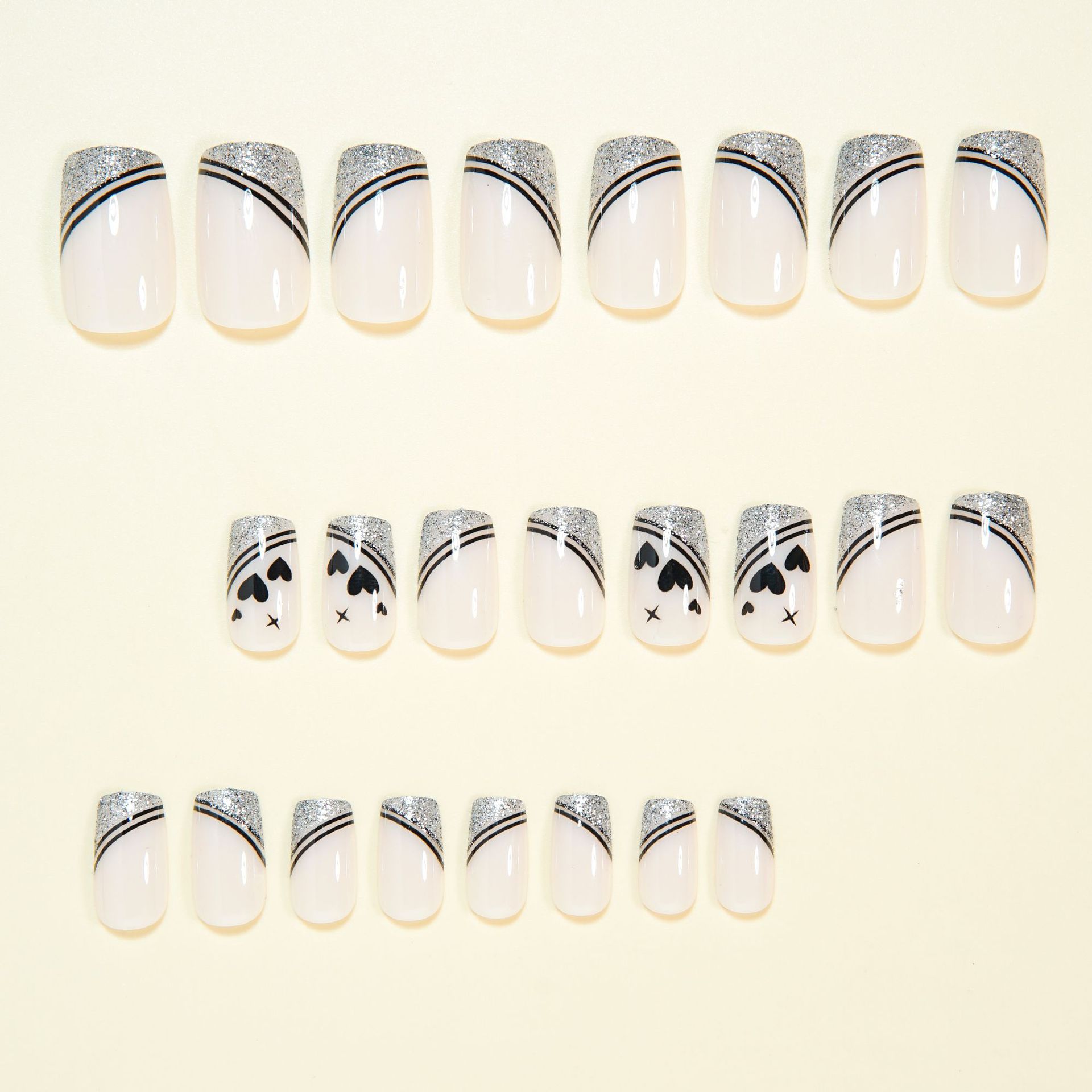 バレンタインデー用のキュートなハートと星のデザインの、女性と - Nail Art Gliter のレビューと価格