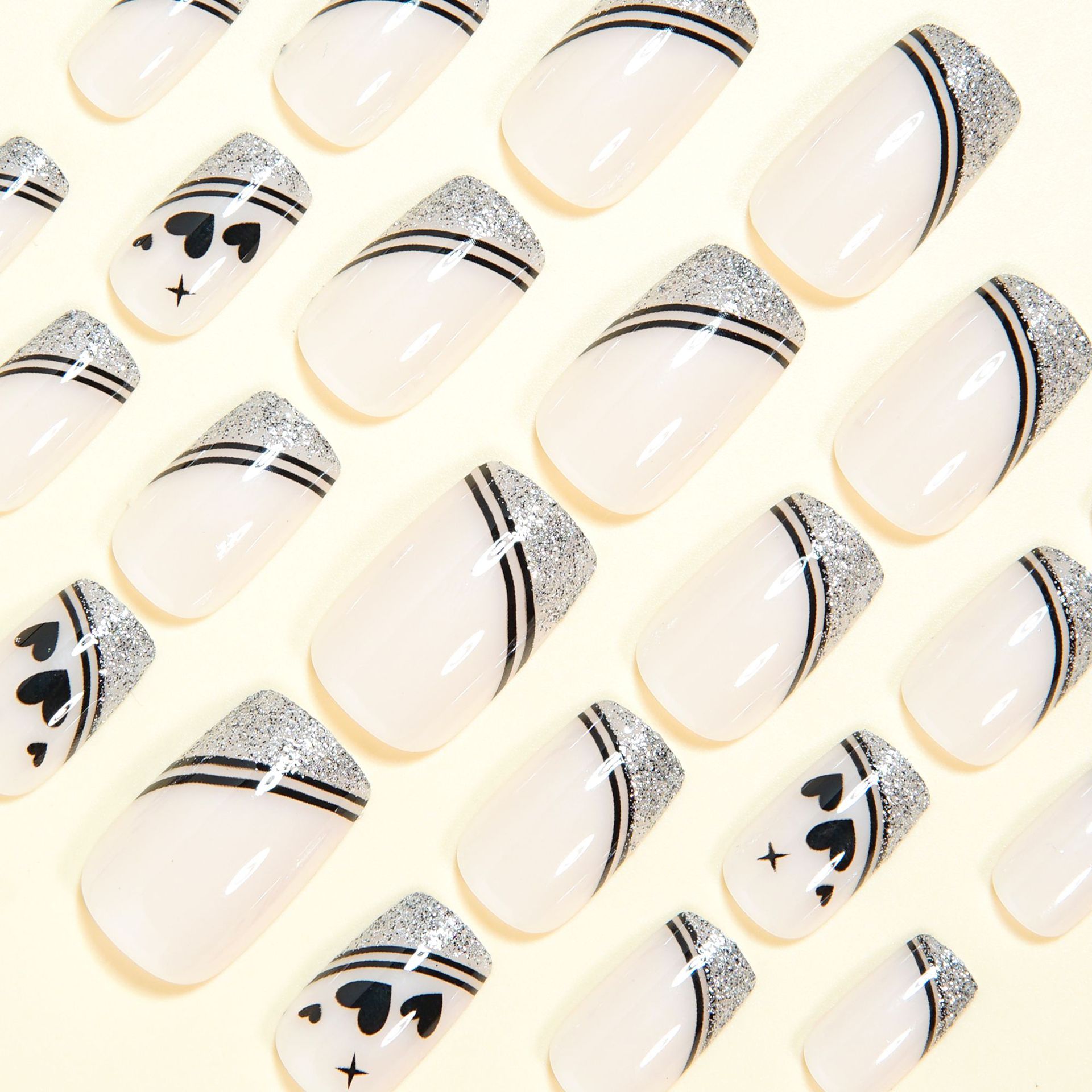 バレンタインデー用のキュートなハートと星のデザインの、女性と - Nail Art Gliter のレビューと価格
