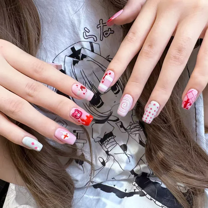 キュートなピンクのベアブリックプレスオンネイル、ミディアムロ - Nail Art Motif のレビューと価格