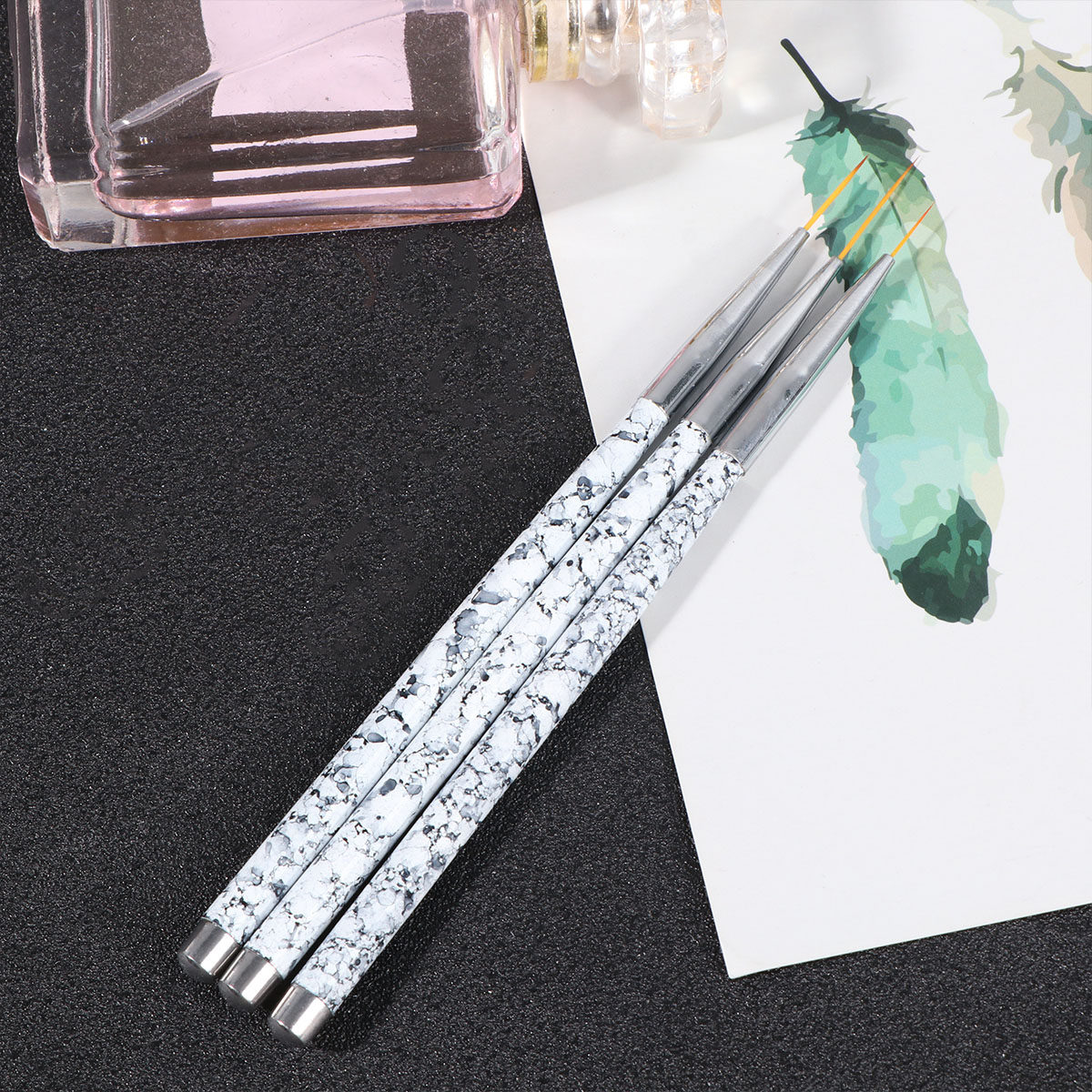 3本セット ネイルアートライナーブラシセット ナイロン毛先細 - Nail Art Brush Set のレビューと価格